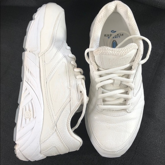 brooks linear platform running shoes